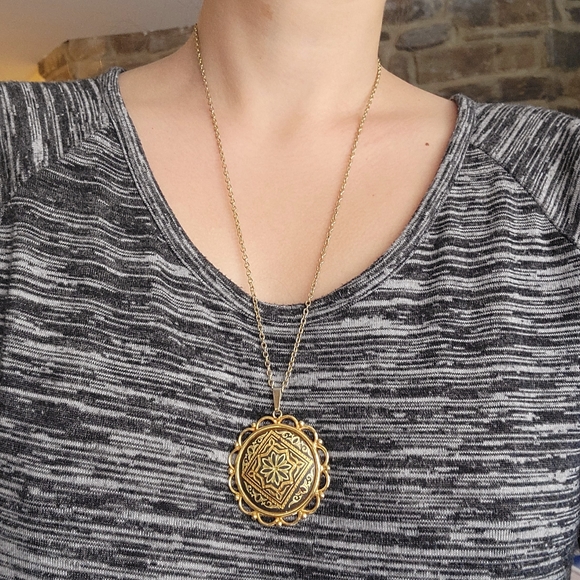 Vintage Ornate Necklace - Picture 10 of 13